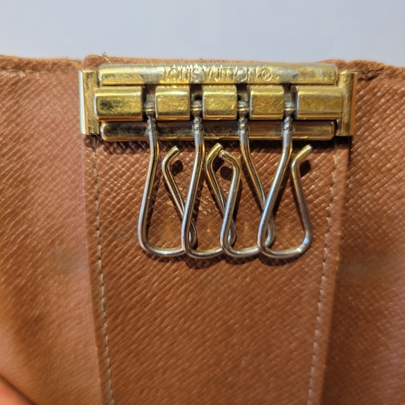 Louis Vuitton Monogram Multicles 4 Key Holder - Picture 6 of 10